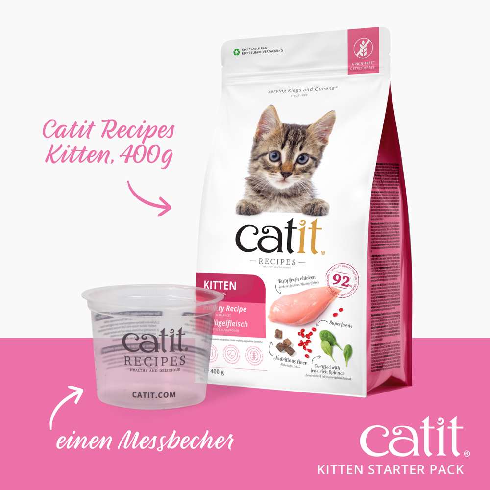 Unsere Kitten Starter Box enhält unter anderem  eine Tüte des Trockenfutters Catit Recipes Kitten 400 g und einen Messbecher.