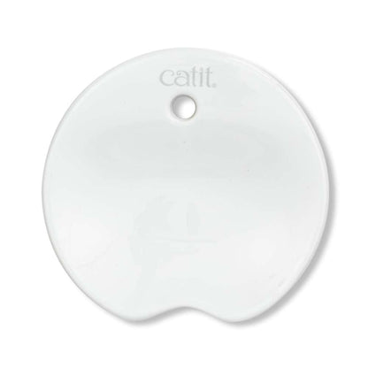 Weißer runder Keramik-Ersatzdeckel für Catit PIXI Ceramic Fountain mit Catit Logo und Loch oben.
